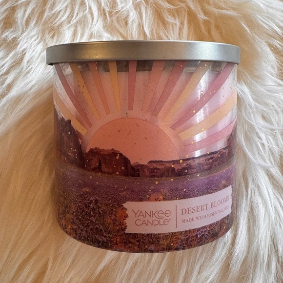Yankee Candle Discontinued 14.5 Oz‎ Desert Blooms Candle Pink Glass Jar 3-wick - Picture 2 of 5